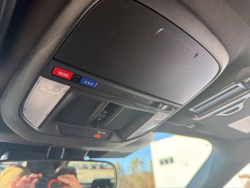 Used 2025 Subaru Forester Sport image 32