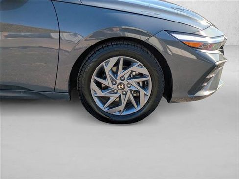 Used 2024 Hyundai Elantra SEL image 29