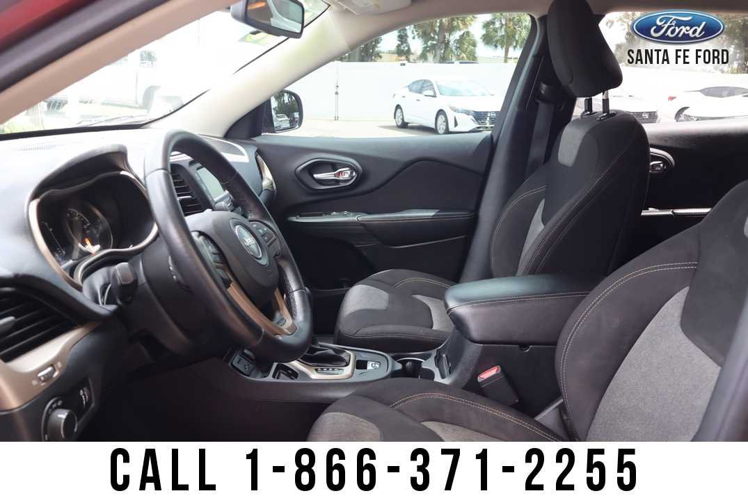 Used 2016 Jeep Cherokee Sport FWD image 11