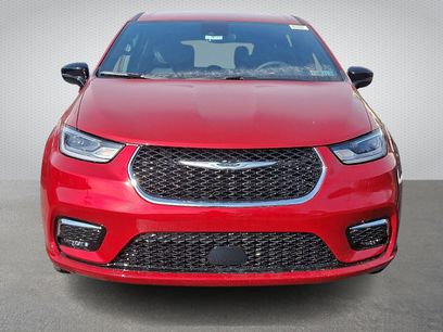 New 2026 Chrysler Pacifica Select