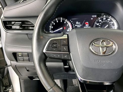 Used 2021 Toyota Highlander XSE image 18