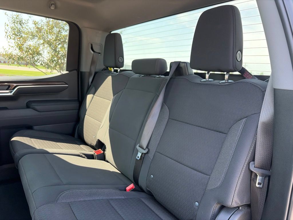 Used 2025 Chevrolet Silverado 1500 LT AWD/4WD image 40