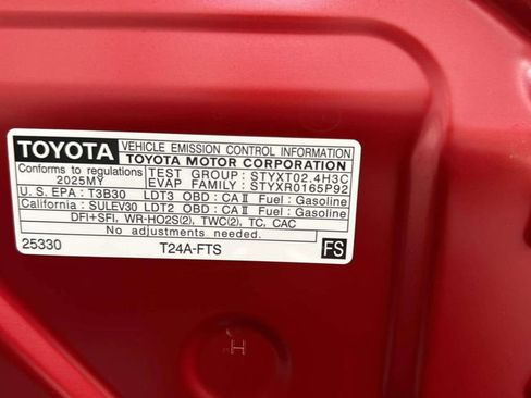 Used 2025 Toyota 4Runner SR5 AWD/4WD image 39