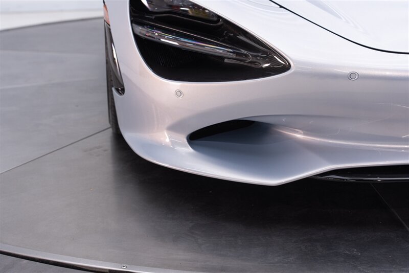 Used 2024 McLaren 750S Spider RWD image 21