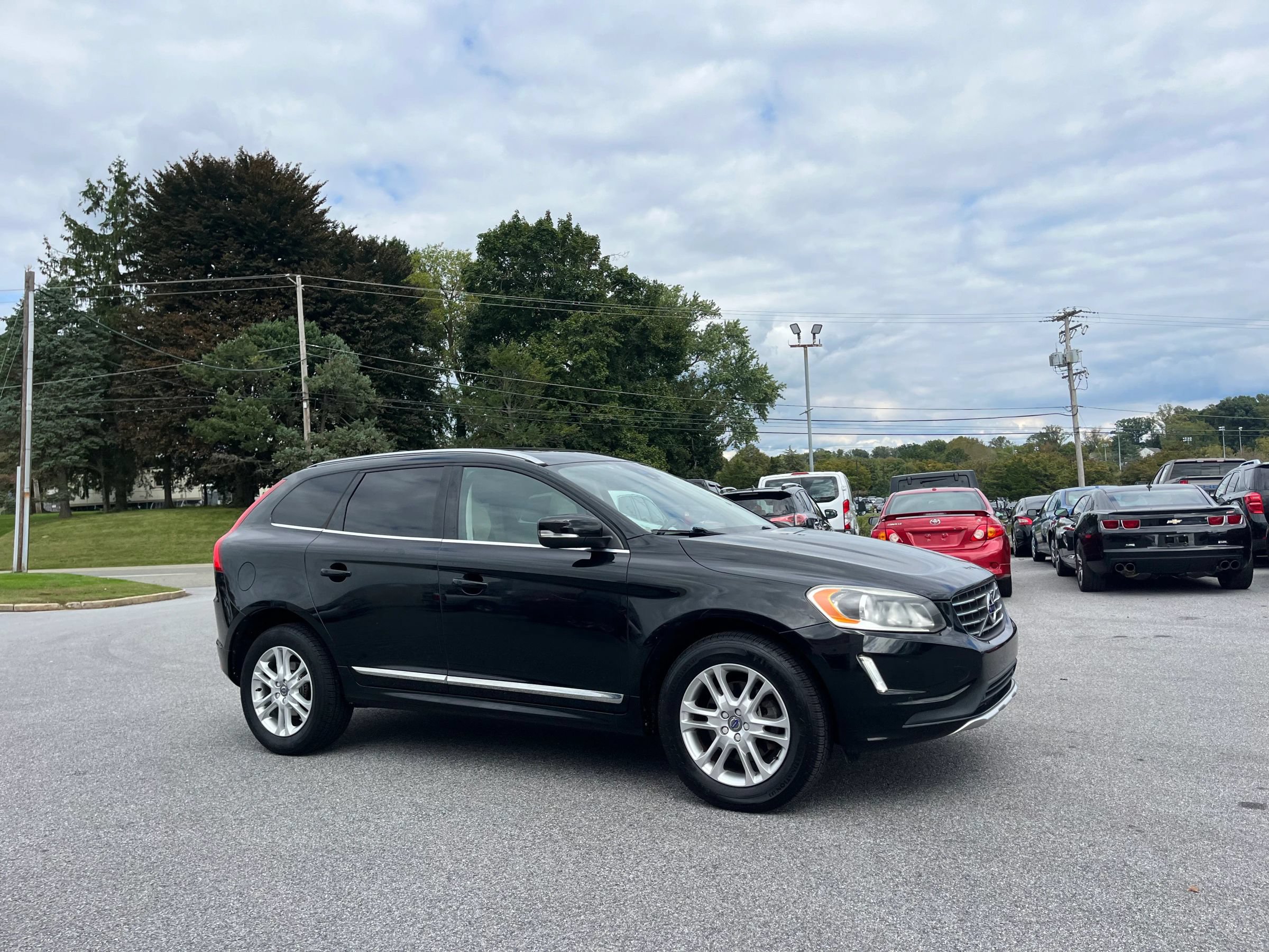 Used 2015 Volvo XC60 T5 AWD/4WD image 1