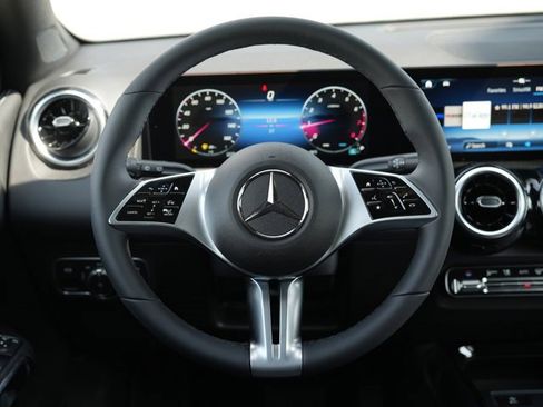 Used 2026 Mercedes-Benz GLB 250 4MATIC image 23