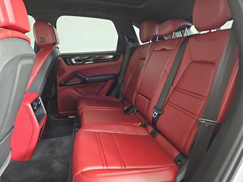 Used 2020 Porsche Cayenne AWD/4WD image 13