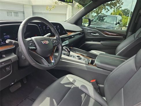 Used 2022 Cadillac Escalade Luxury AWD/4WD image 17