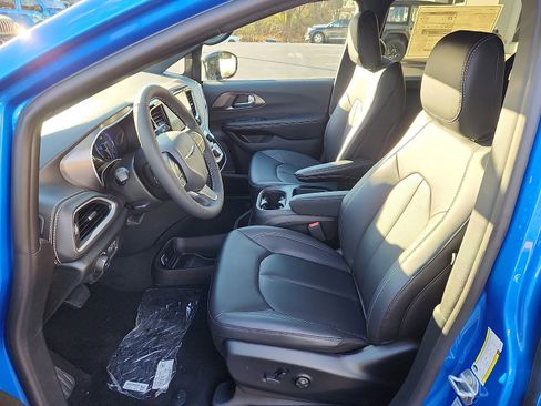 New 2026 Chrysler Pacifica Select image 9
