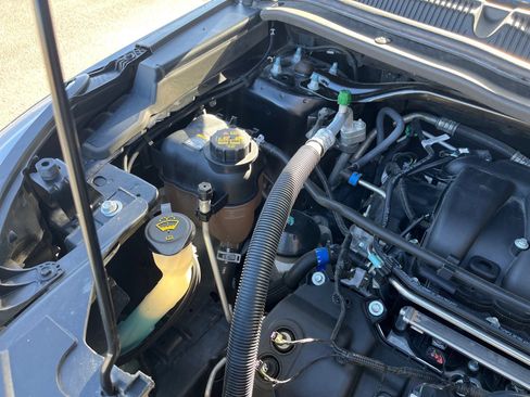 Used 2018 Ford Explorer XLT image 29