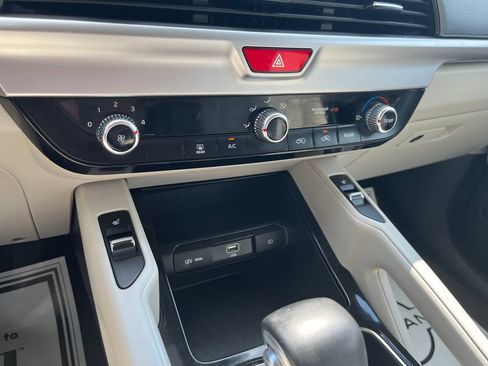 Used 2021 Kia Telluride S FWD image 19