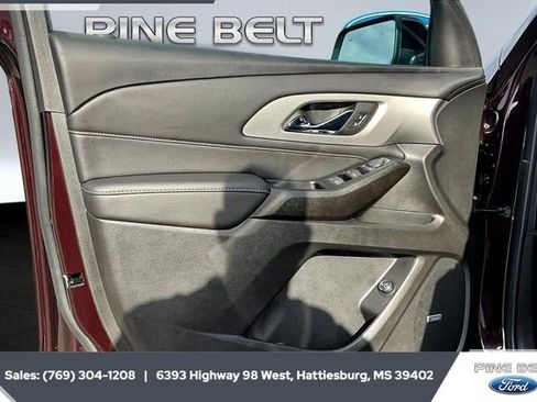 Used 2023 Chevrolet Traverse LT w/ LT Premium Package image 17