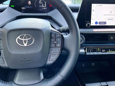 Used 2025 Toyota Prius XLE FWD image 24
