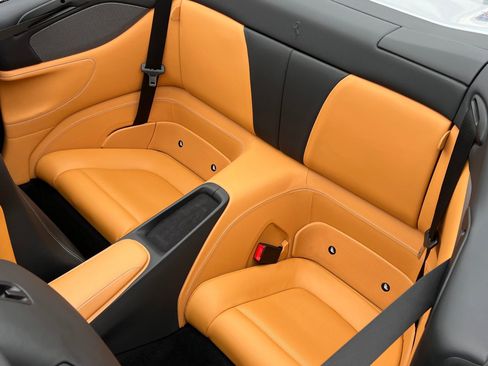 Used 2019 Ferrari Portofino RWD image 35