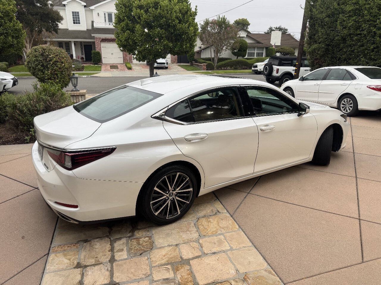 Used 2023 Lexus ES 350 w/ Premium Package FWD image 6