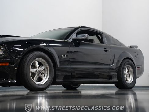 Used 2006 Ford Mustang GT RWD image 21
