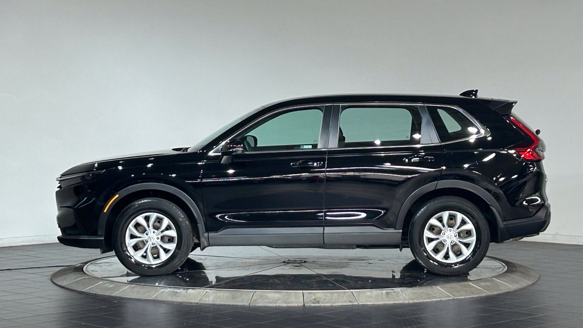 Used 2023 Honda CR-V LX image 6