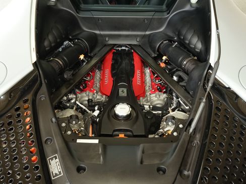 Used 2022 Ferrari SF90 Stradale image 32