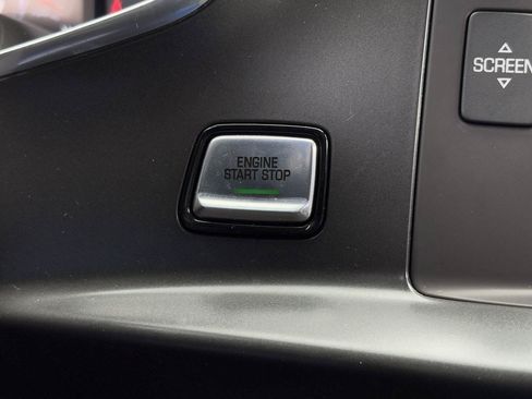 Used 2019 Chevrolet Corvette Stingray Coupe w/ 1LT RWD image 18