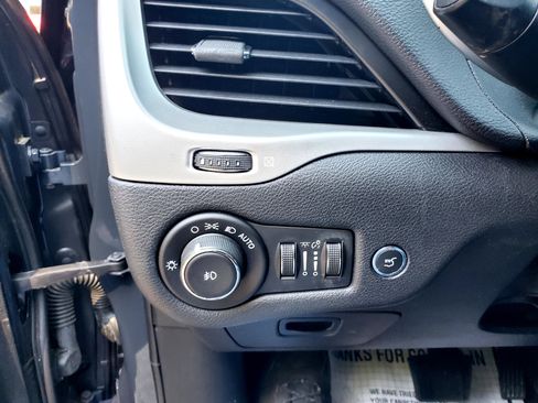 Used 2017 Jeep Cherokee Trailhawk w/ Comfort/Convenience Group image 8