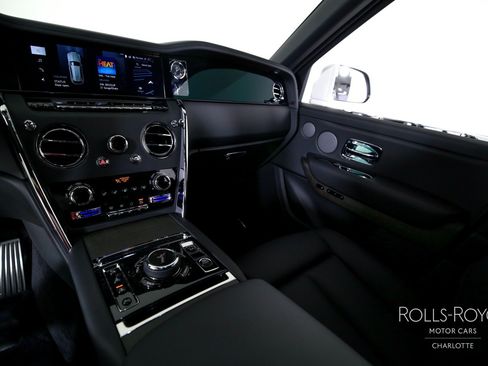 Used 2026 Rolls-Royce Cullinan AWD/4WD image 16