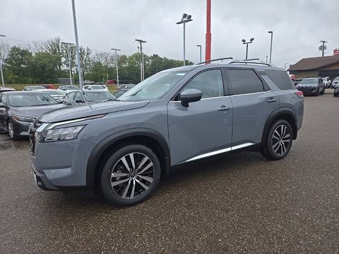 New 2025 Nissan Pathfinder Platinum w/ Cargo Package image 3