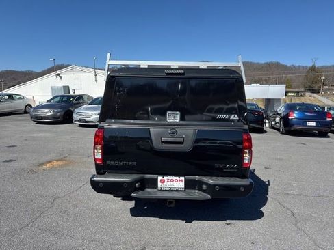 Used 2021 Nissan Frontier SV w/ Midnight Edition Floor Mats AWD/4WD image 7