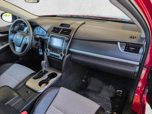 Used 2014 Toyota Camry SE FWD image 19