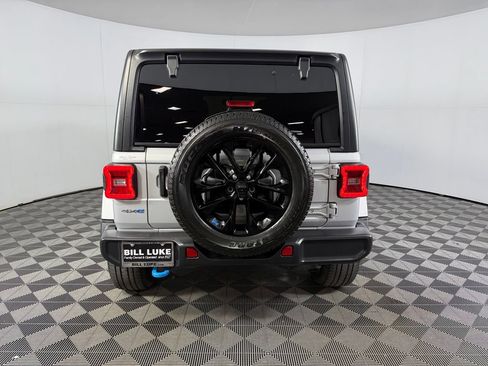 Used 2023 Jeep Wrangler Unlimited Sahara AWD/4WD image 8