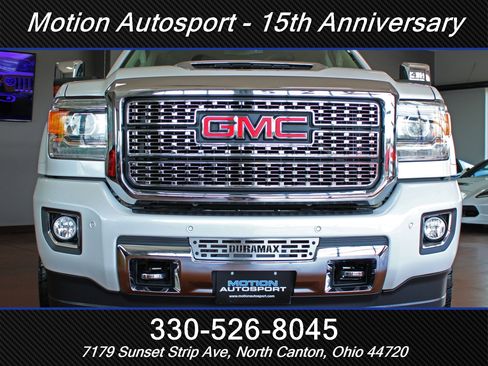 Used 2019 GMC Sierra 2500 Denali w/ Duramax Plus Package AWD/4WD image 3