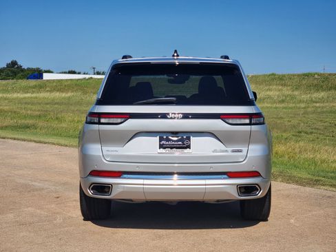 Used 2024 Jeep Grand Cherokee Overland AWD/4WD image 8