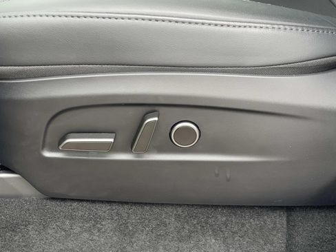 Used 2026 Tesla Model Y 2WD image 19