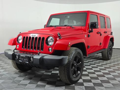 Used 2015 Jeep Wrangler Unlimited Sahara AWD/4WD image 3