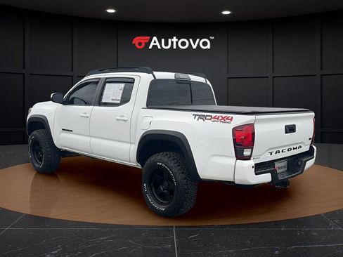 Used 2019 Toyota Tacoma TRD Off-Road image 3