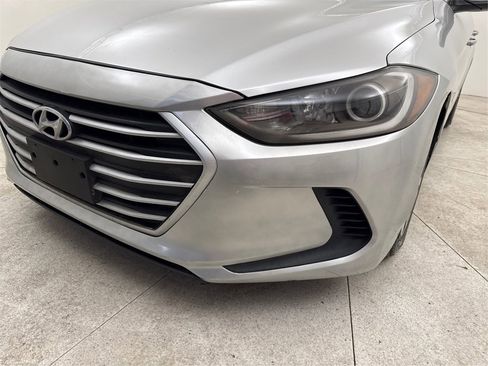 Used 2018 Hyundai Elantra SE image 13