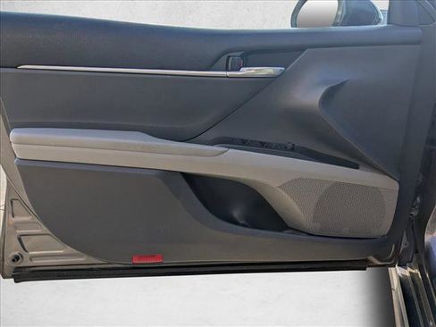 Used 2021 Toyota Camry SE image 11