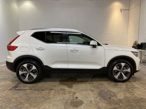 Used 2025 Volvo XC40 B5 Core AWD/4WD image 6