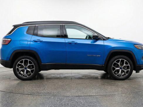 Used 2025 Jeep Compass Limited image 11