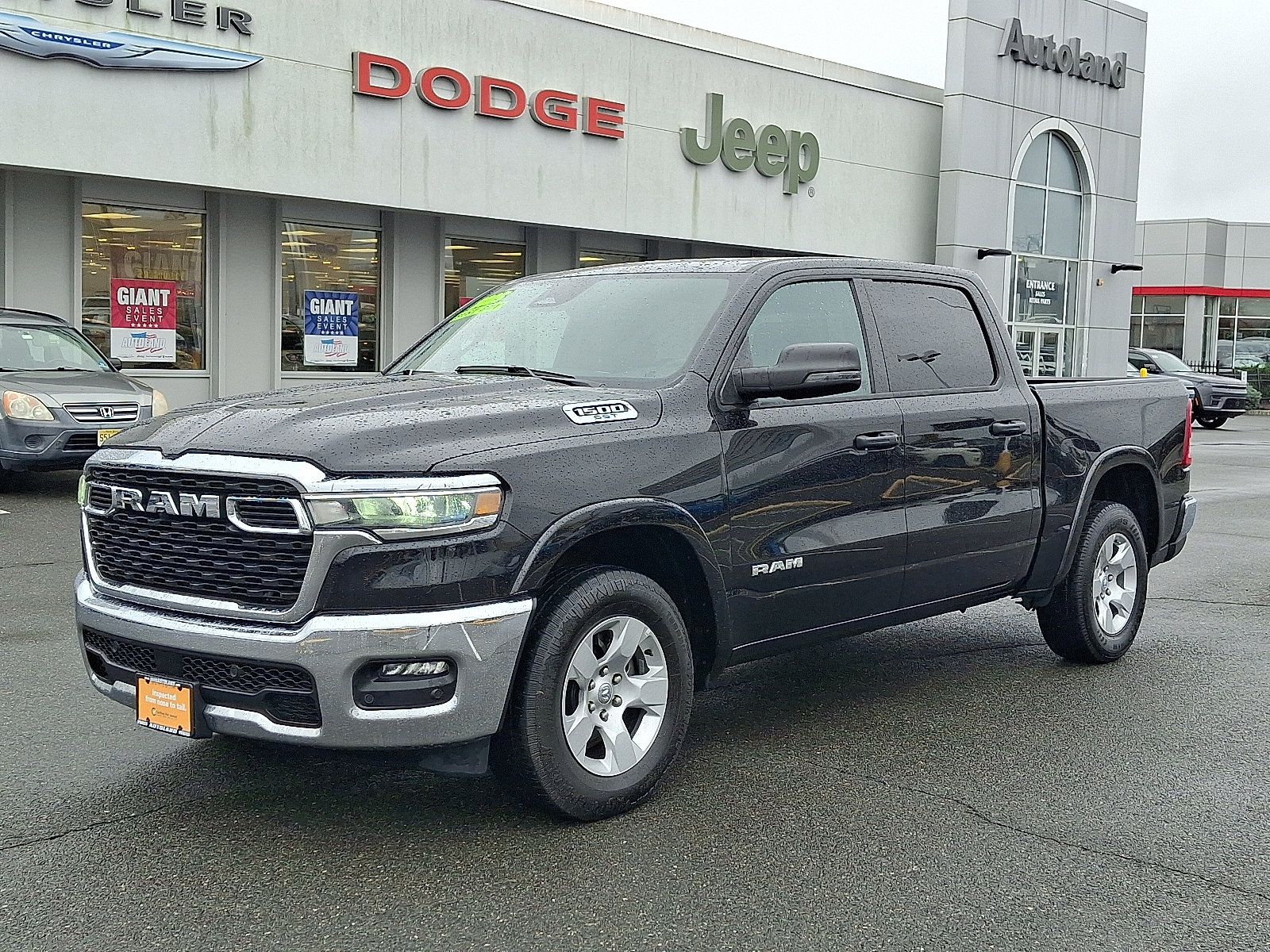 Used 2025 RAM 1500 Big Horn AWD/4WD image 3