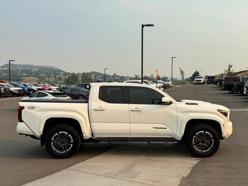 Used 2024 Toyota Tacoma TRD Sport AWD/4WD image 7