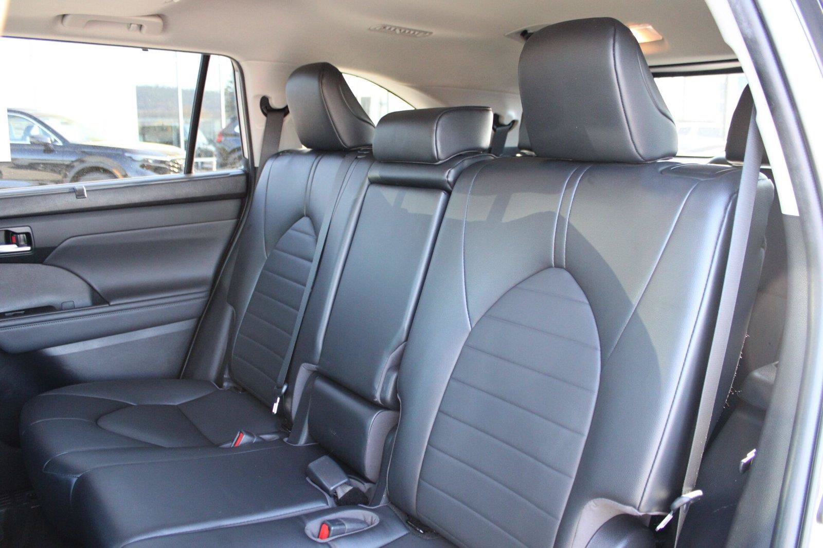 Used 2022 Toyota Highlander XLE AWD/4WD image 20