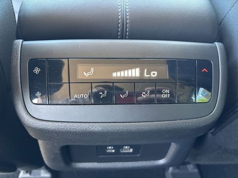 Used 2025 Nissan Pathfinder SV AWD/4WD image 15