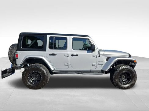 Used 2022 Jeep Wrangler Unlimited Sahara w/ Cold Weather Group image 5