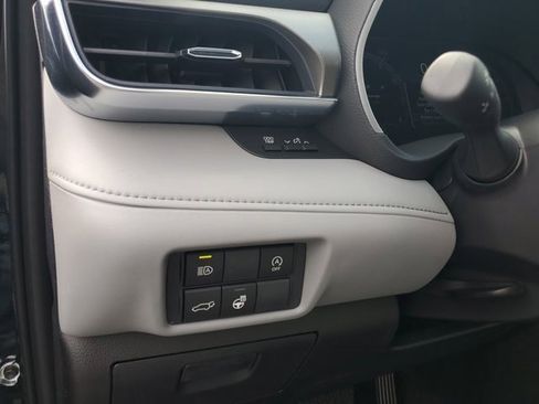 New 2026 Toyota Highlander Limited image 12