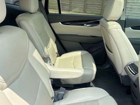 Used 2020 Cadillac XT6 Premium Luxury FWD image 33
