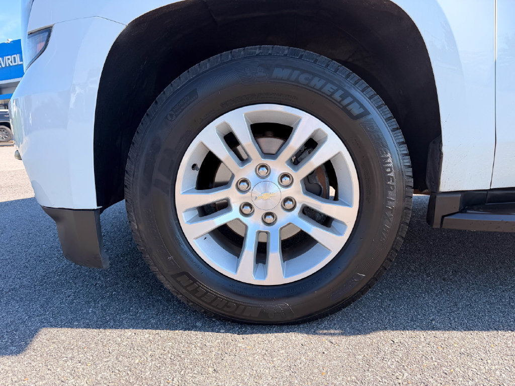 Used 2016 Chevrolet Suburban LT RWD image 27