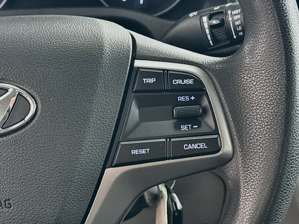 Used 2017 Hyundai Elantra SE FWD image 38