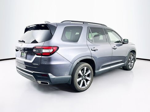 Used 2025 Honda Pilot Touring image 9
