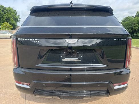 Used 2025 Cadillac Escalade IQ Luxury 2 w/ LPO, Premium Carpet Package AWD/4WD image 4