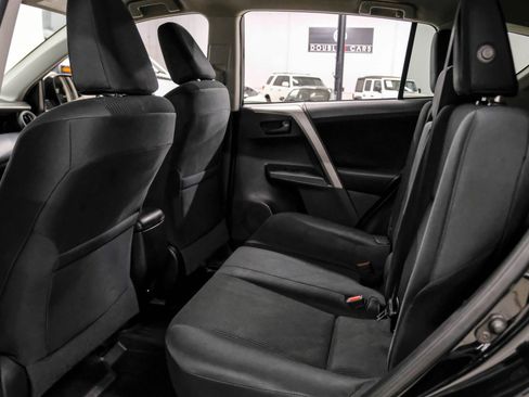 Used 2017 Toyota RAV4 LE FWD image 33